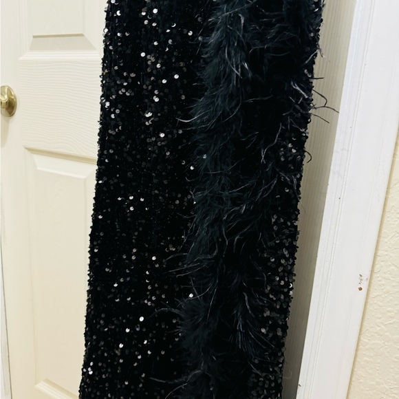 Beautiful long black evening dress - Picture 3 of 8